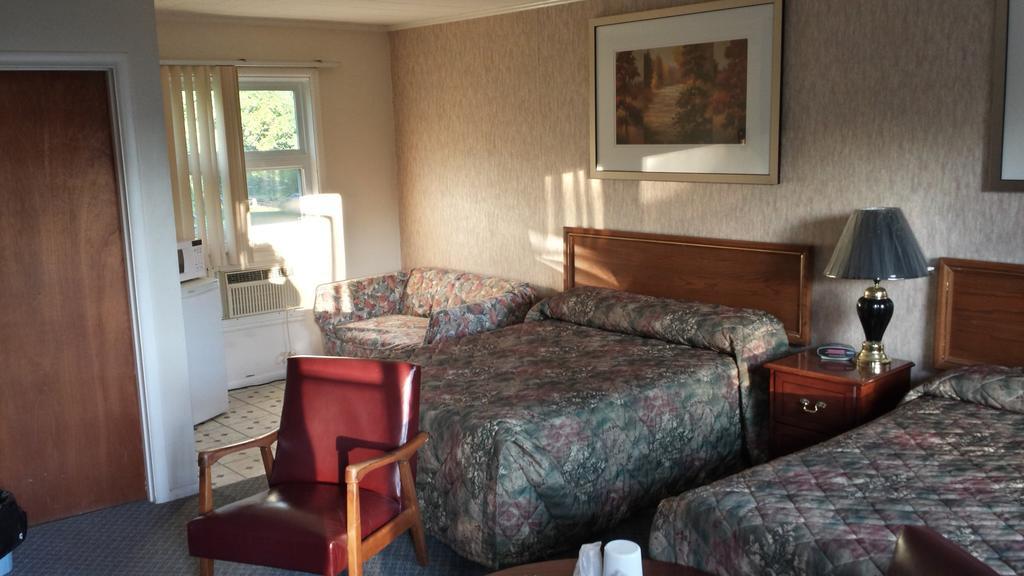 Hipwell'S Motel Fonthill Room photo