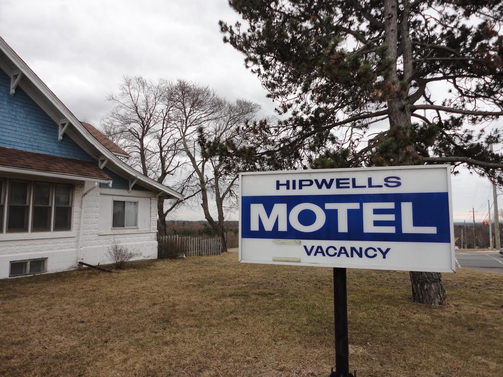Hipwell'S Motel Fonthill Exterior photo